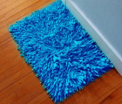 Идея для тех кто шьет - Коврик из остатков тканей.