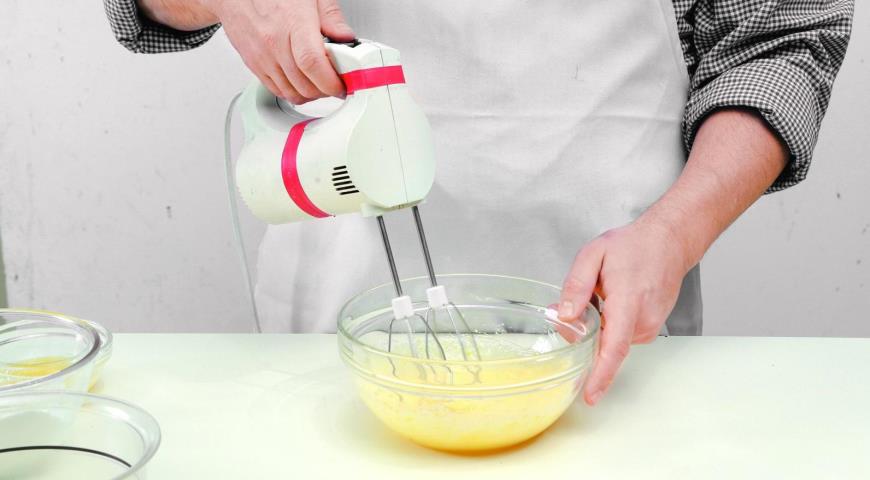 Толстые блины  с икрой. Шаг 2