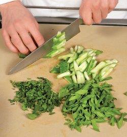 Салат со щавелем и картофелем . Шаг 2