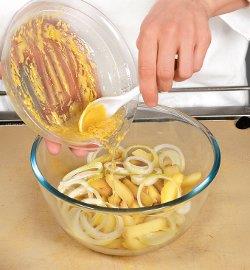 Салат со щавелем и картофелем . Шаг 1