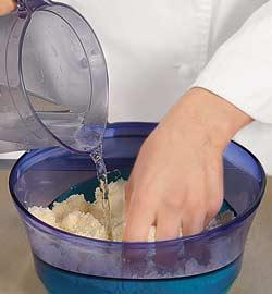 Пирог с персиками и вишнями. Шаг 1