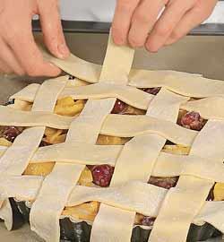 Пирог с персиками и вишнями. Шаг 6