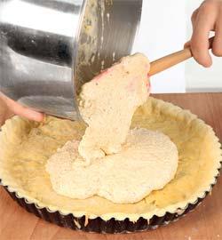 Пирог с виноградом и миндалем. Шаг 5