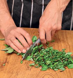 Осетинский пирог из листьев свеклы и свежего сыра. Шаг 2