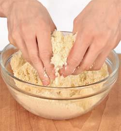 Пирог с виноградом и миндалем. Шаг 1