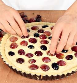 Пирог с виноградом и миндалем. Шаг 6