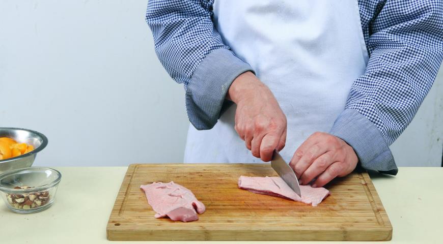 Салат из утки с кардамоном,  абрикосами и луком. Шаг 3