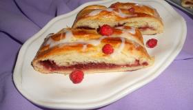 Плетенка с земляникой. Шаг 8