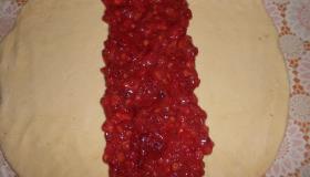 Плетенка с земляникой. Шаг 3