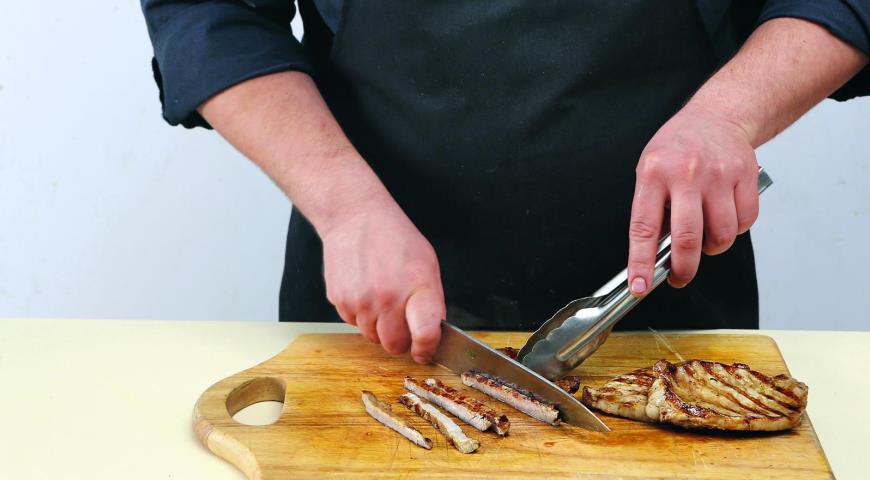 Теплый салат со свининой  в азиатском стиле. Шаг 5