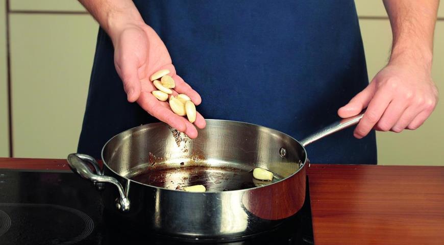 Жаркое с картофелем и чесноком. Шаг 2