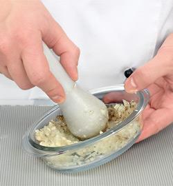 Чебуреки из заварного теста с говядиной. Шаг 3