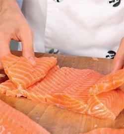 Праздничный рулет из лосося. Шаг 4