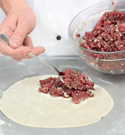 Чебуреки из заварного теста с говядиной. Шаг 5