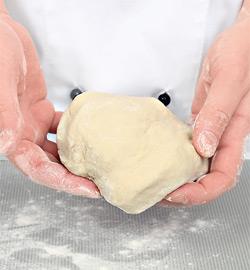 Чебуреки из заварного теста с говядиной. Шаг 2