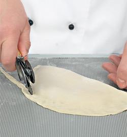 Чебуреки с сыром. Шаг 3