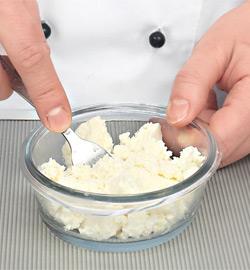 Чебуреки с сыром. Шаг 2