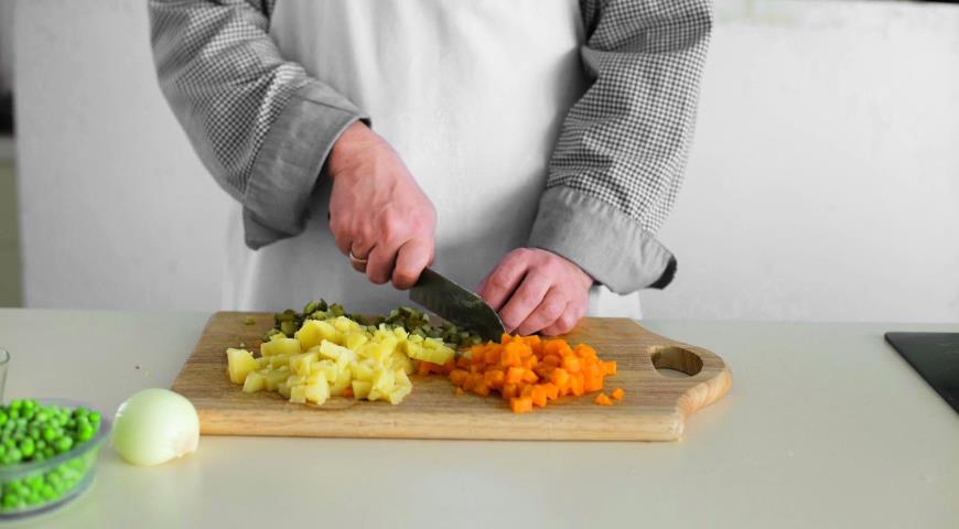 Постный салат  оливье. Шаг 1