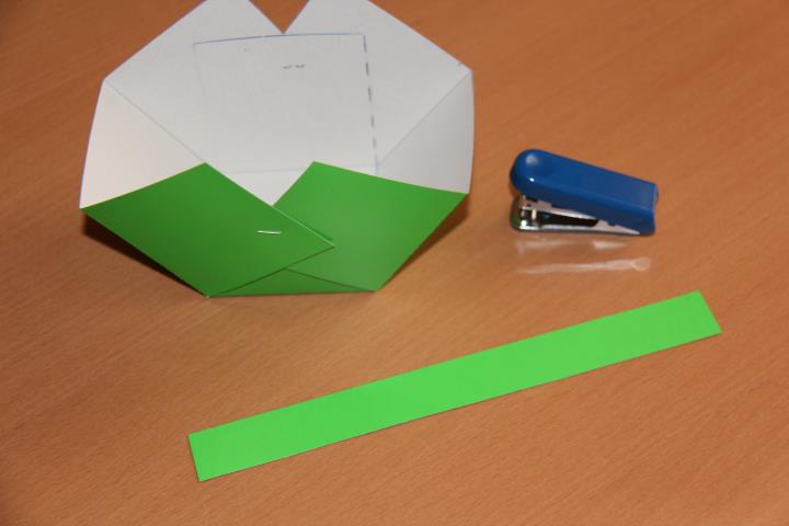 Корзинка для подарка своими руками . Шаг 5