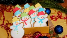 Снеговички из заварного пряничного теста. Шаг 6