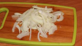 Кольца из лосося с рисом и грибами. Шаг 2