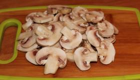 Кольца из лосося с рисом и грибами. Шаг 3