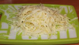 Салат из индейки с ананасами. Шаг 2