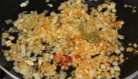 Пряный рис с креветками в рисовой бумаге. Шаг 1