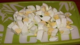 Салат из индейки с ананасами. Шаг 4