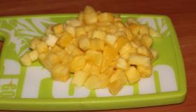 Салат из индейки с ананасами. Шаг 1