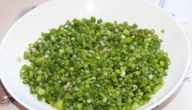 Пирог с зелёным луком и яйцами. Шаг 3