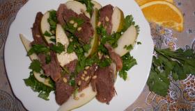 Теплый салат из утиной грудки, груши с кедровыми орешками. Шаг 5