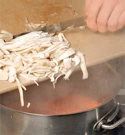 Грудинка, тушенная с капустой и картофелем. Шаг 3 Грудинка, тушенная с капустой и картофелем. Шаг 3