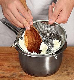 Картофельные пирожки с зеленым луком. Шаг 3