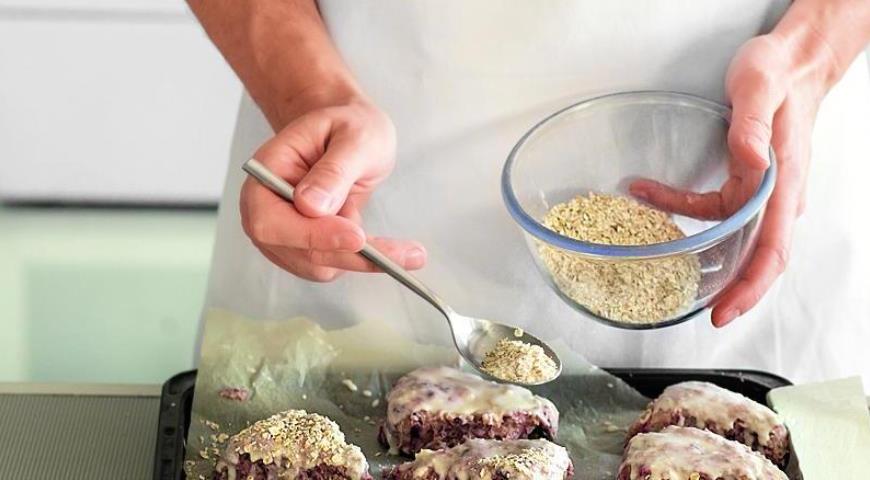 Булочки с овсянкой, медом и ягодами . Шаг 5