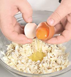 Пирог с ягодами на творожном тесте. Шаг 2