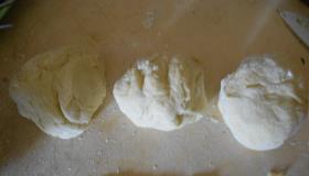 Плацинды с творогом и зеленью. Шаг 1