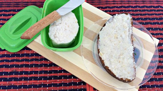 Намазка из свиного сала с чесноком