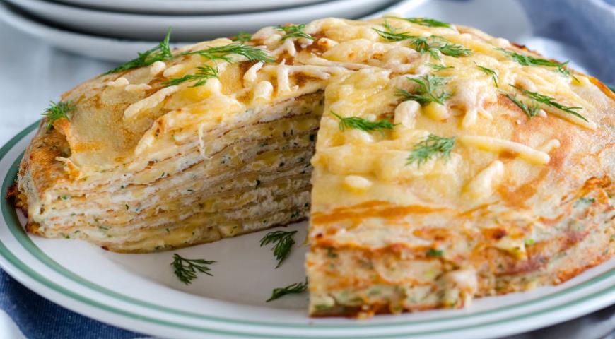 Блинный пирог с курицей и грибами