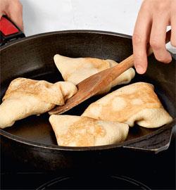 Блинчики с курицей в соусе бешамель. Шаг 6