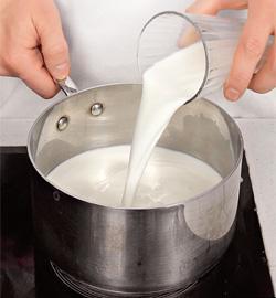 Пышные дрожжевые блины. Шаг 1