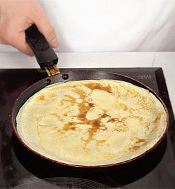 Пышные дрожжевые блины. Шаг 6