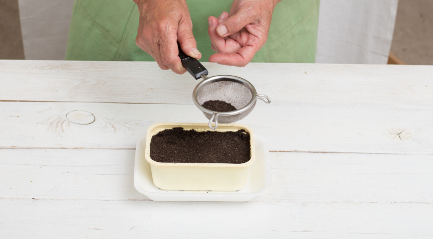 Присыпка семян землей