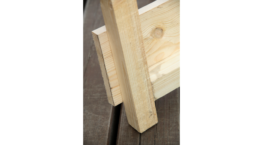 Уголок из досок