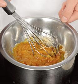 Сабайон с шампанским и ягодами. Шаг 2