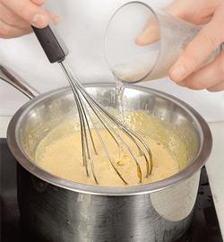 Сабайон с шампанским и ягодами. Шаг 3