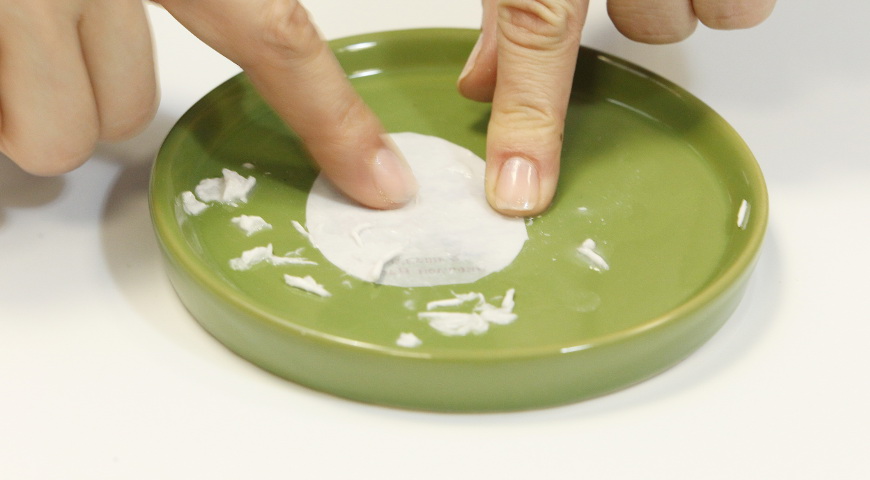 Пасхальный декупаж салфетки. Шаг 3