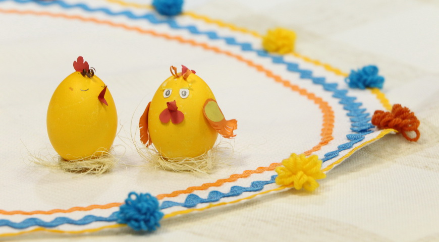 Салфетка с помпонами