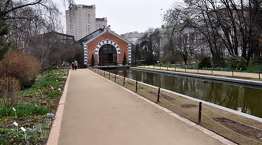 Апрель в Аптекарском огороде