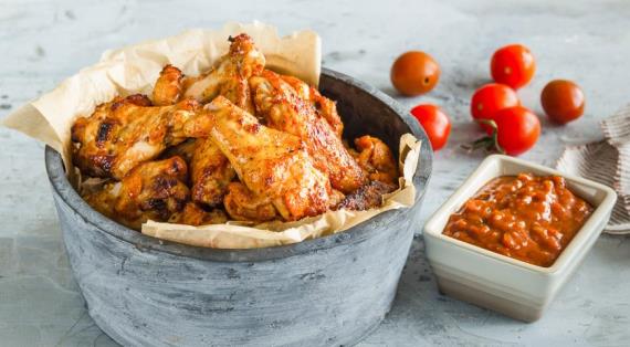 Куриные крылышки на гриле с домашним соусом BBQ
